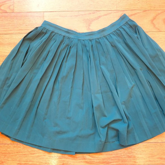 H&M Divided Pleated Green Mini Skirt - Picture 2 of 2
